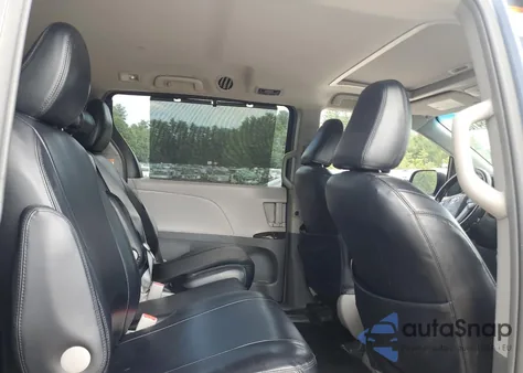 2016 Toyota Sienna Xle z USA, uszkodzony, nr VIN 5TDYK3DC9GS723226